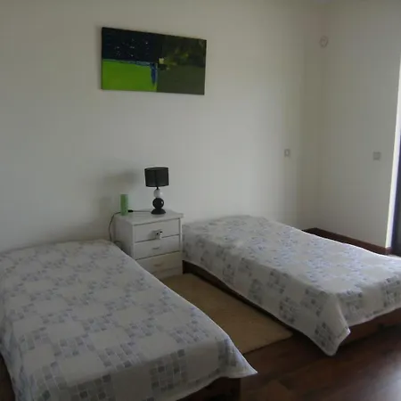 Vivenda V4 *